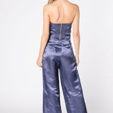 Pantalón FV-2025-803 Kirse en color oscuro, pantalones de moda con diseño ajustado y detalles en la cintura.