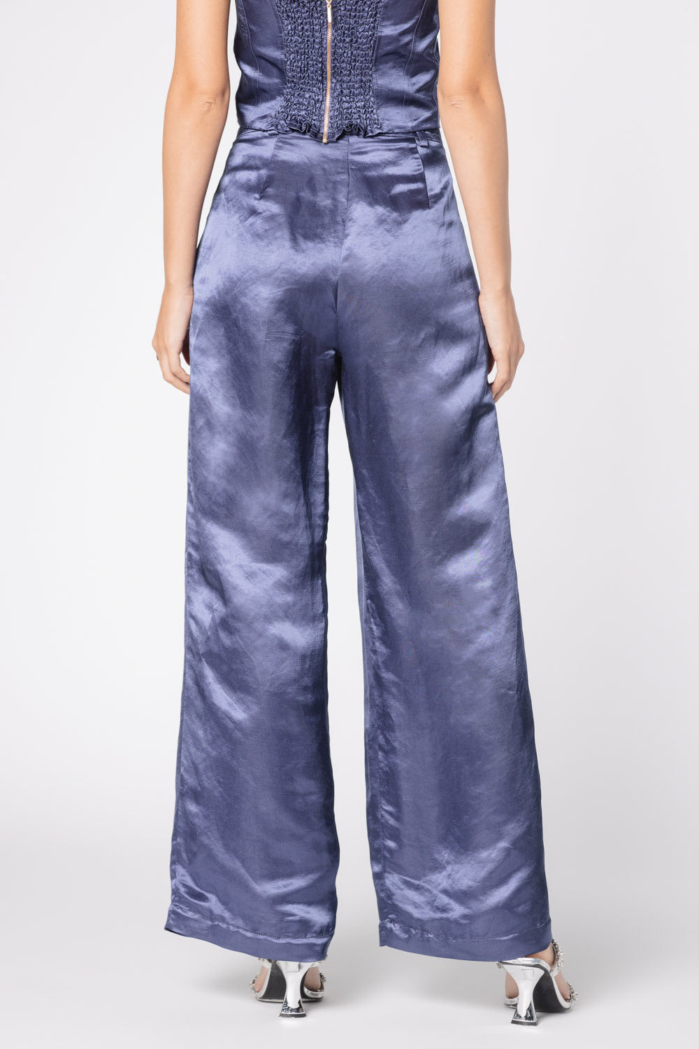 Pantalón Kirse de la marca FV-2025-803, pantalones de tela con diseño moderno y ajuste cómodo.