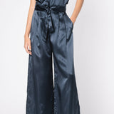 Pantalón Lonné de la marca FV-2025-800, pantalones largos de tela en color gris con bolsillos frontales.