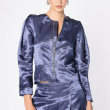 Chaqueta Kanel de la marca FV-2025-900, con diseño moderno y detalles en la parte frontal, perfecta para estilo casual.