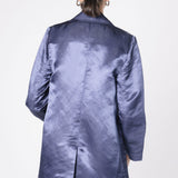 Chaqueta blazer Vrede de FV-2025-902 en color neutro, corte elegante y detalles modernos, vista frontal en fondo blanco
