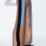 Pantalón O-2023-817 Foils Ginger para mujer, diseño moderno en tela suave, con patrón único y ajuste cómodo.
