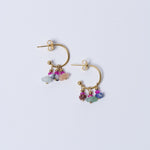 Aros de accesorios BV-2025-272, diseño elegante y moderno, visibles en la imagen, ideales para complementar estilos.