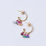 Aros de accesorios BV-2025-272 en acabado dorado con diseño elegante y moderno, visibles en la imagen.