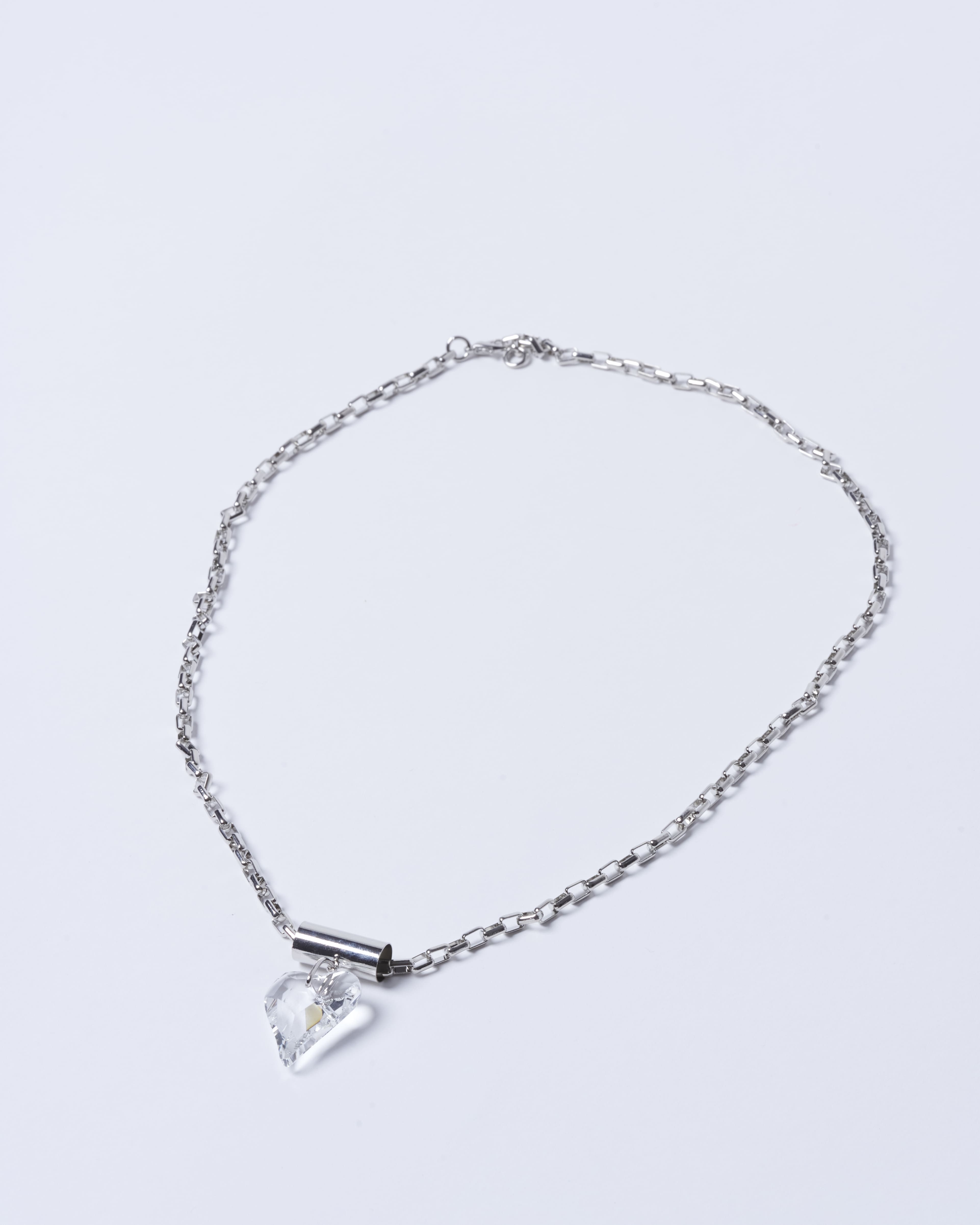Collar de corazón de accesorios BV-2025-134, diseño elegante con colgante en forma de corazón y acabado brillante.