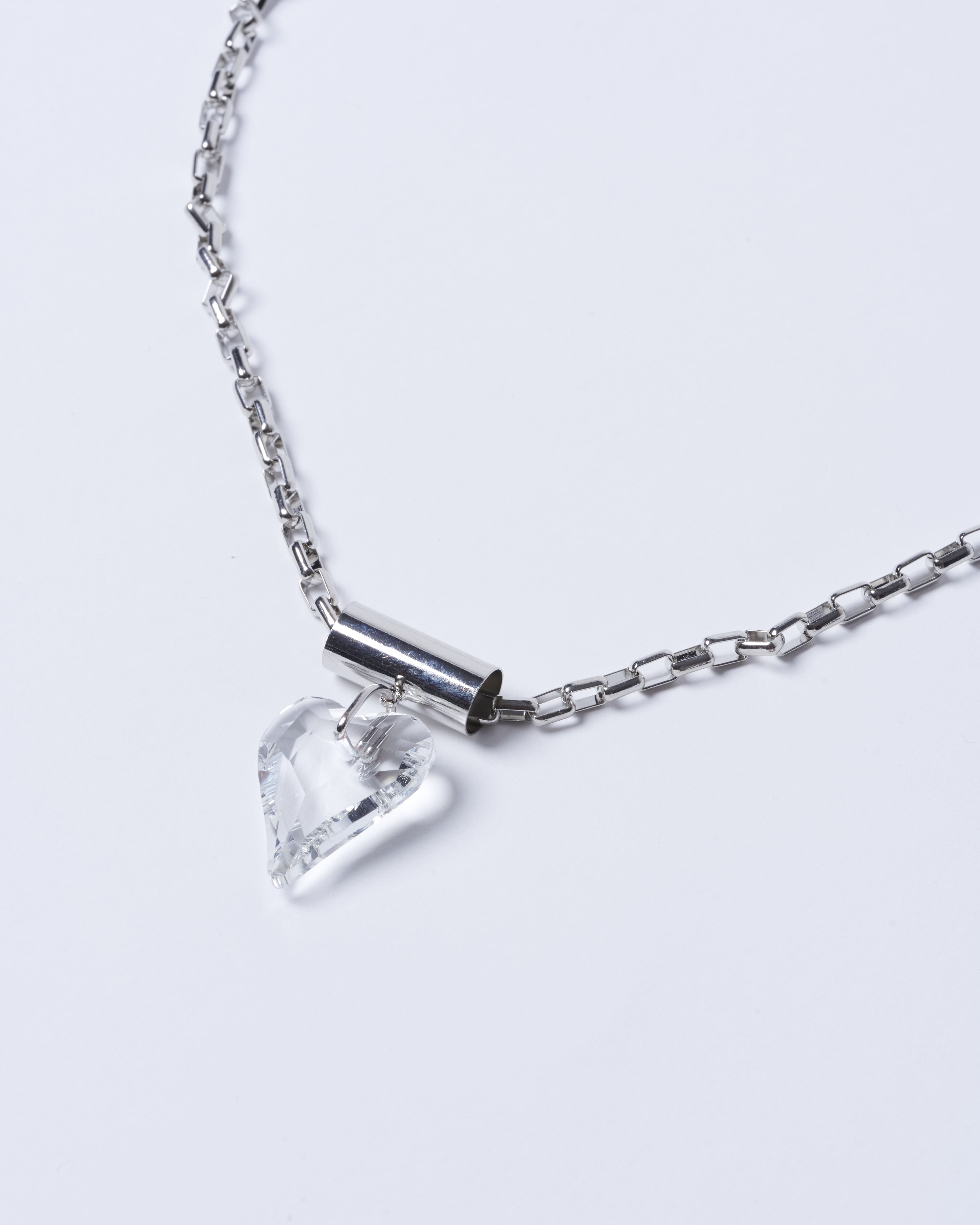 Collar de corazón de accesorios BV-2025-134 con diseño elegante y bonito, visible en la imagen.