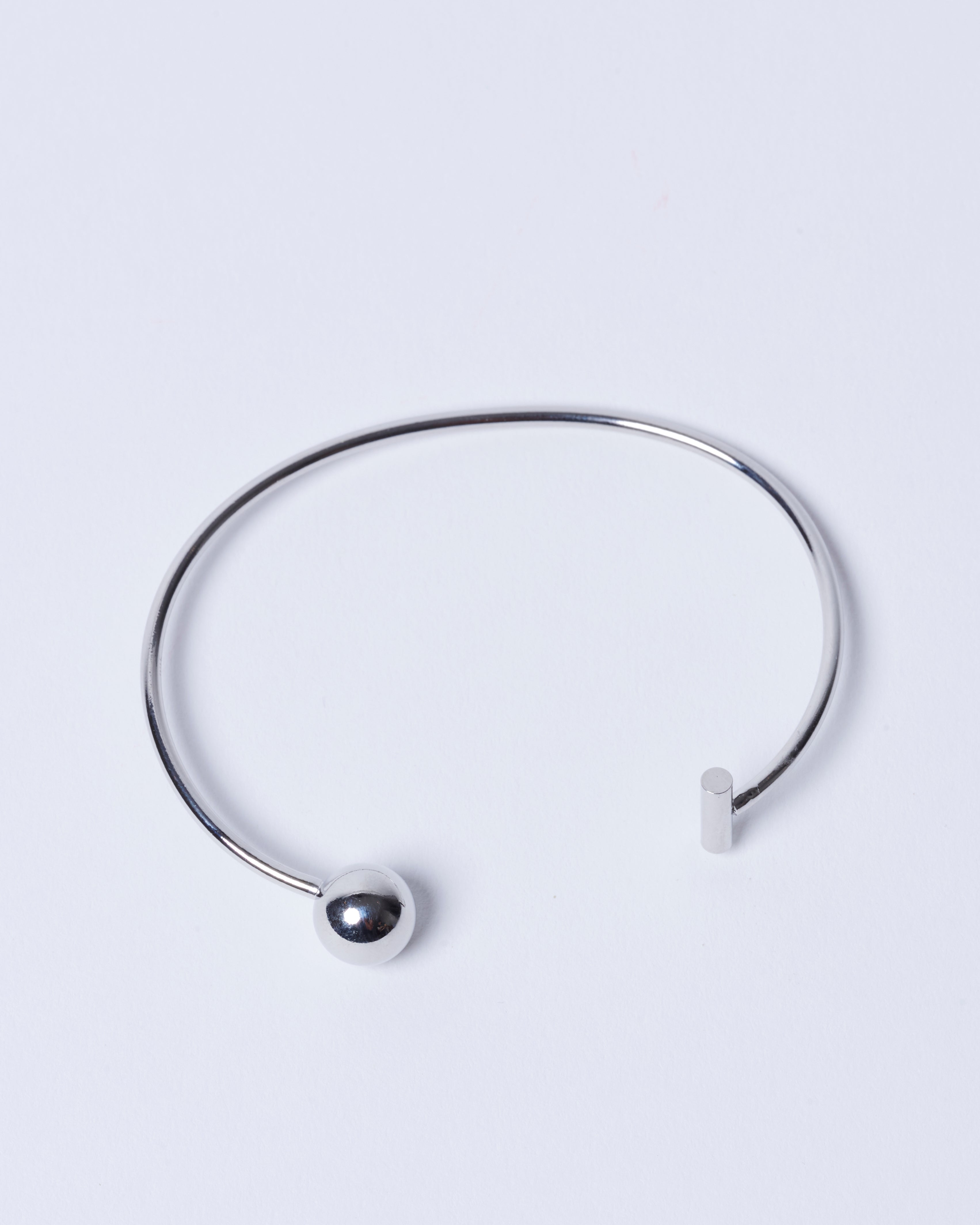 Pulsera Faro de la marca BV-2025-502 en accesorios, con diseño elegante y detalles en el estilo náutico.