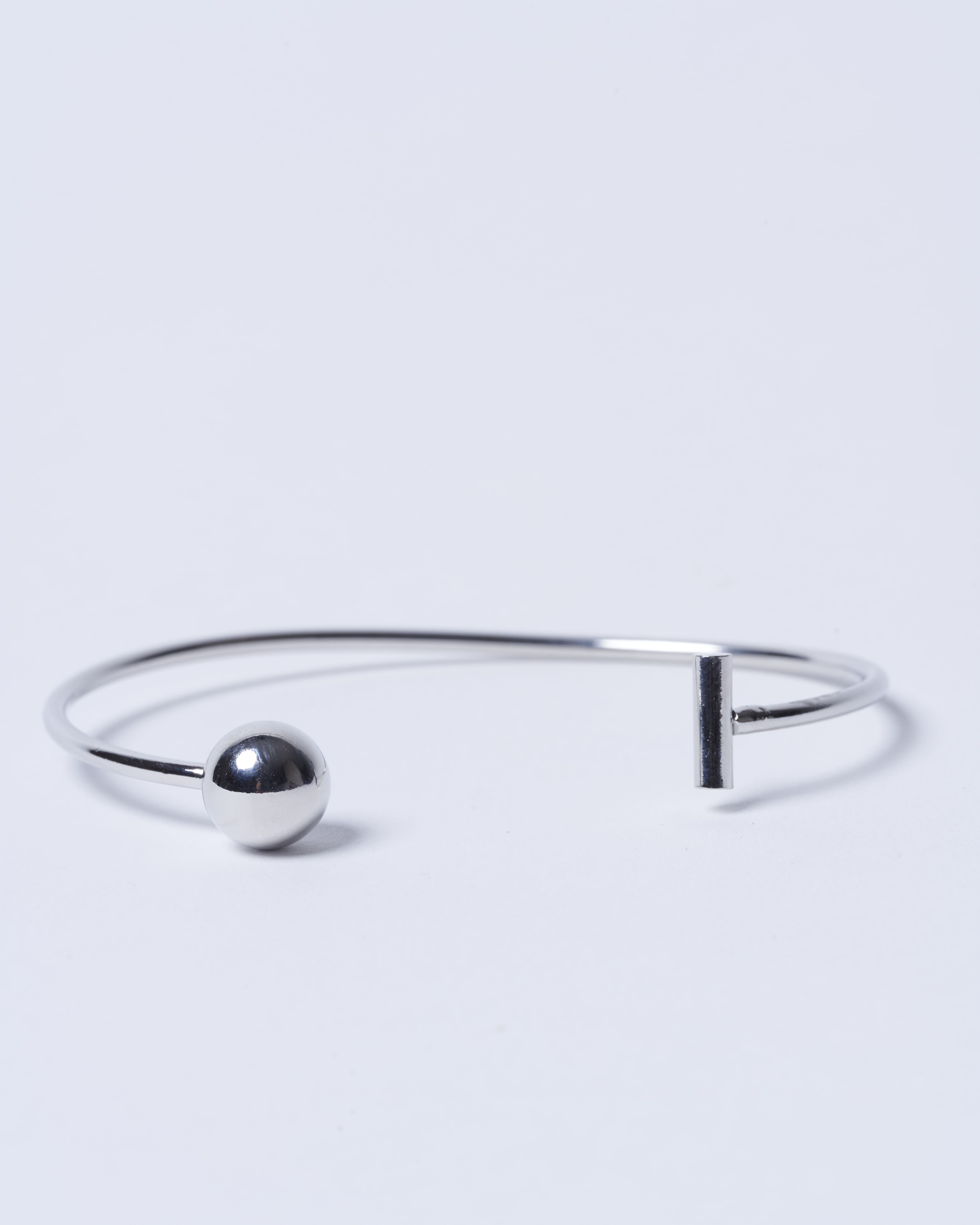 Pulsera Faro de la marca BV-2025-502 en accesorios, diseño elegante con detalles en color y textura visible en la imagen.