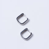 Aros Olave de plata de la marca BI-2024-230, estilo elegante y moderno, con diseño singular y acabado brillante.