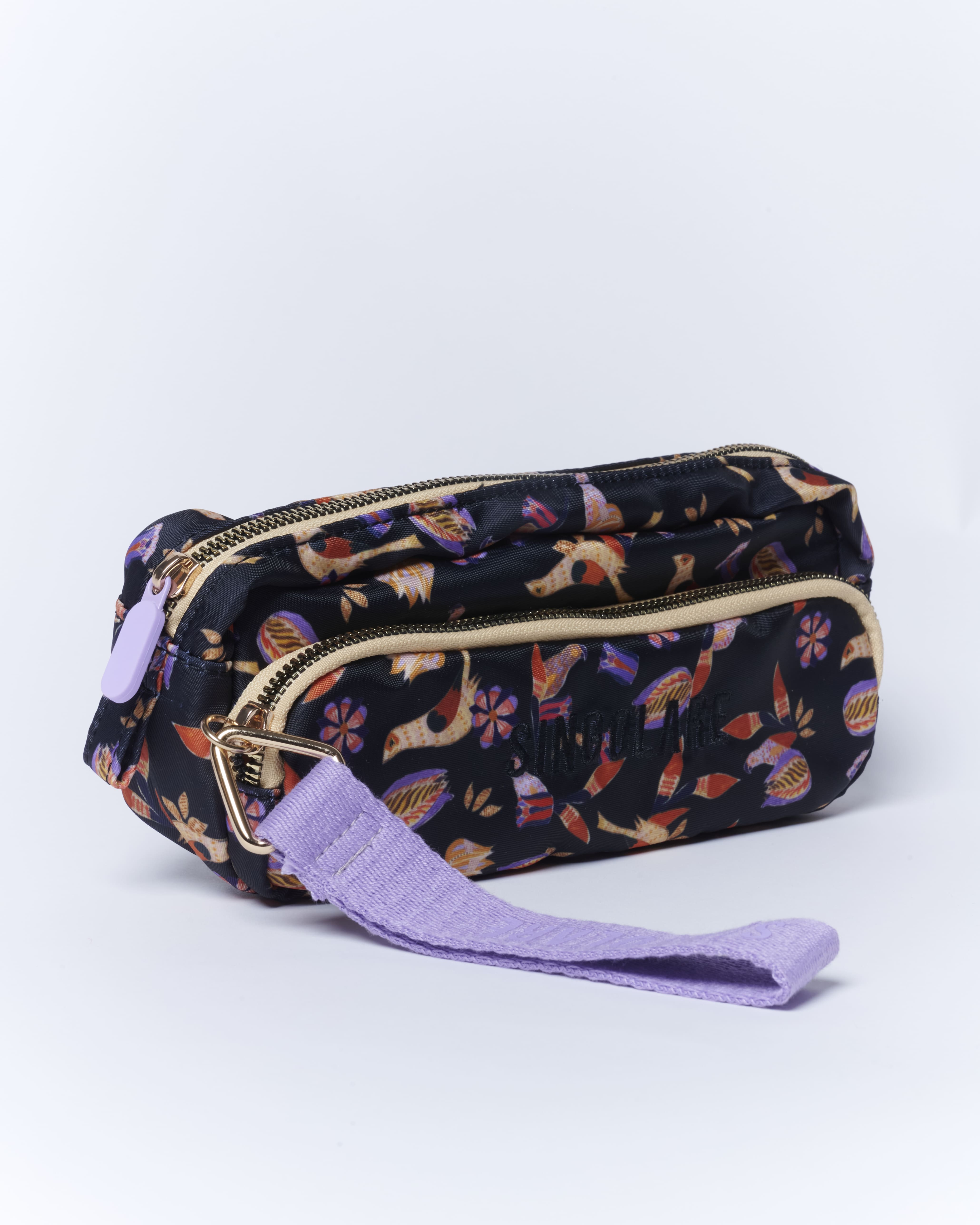 Accesorios cosmetiquero Sofia de la marca AV-2025-507, elegante y compacto para organizar productos de belleza.