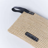 Clutch negra de accesorios AV-2025-607 con diseño elegante y compacto, ideal para eventos formales y salidas nocturnas.