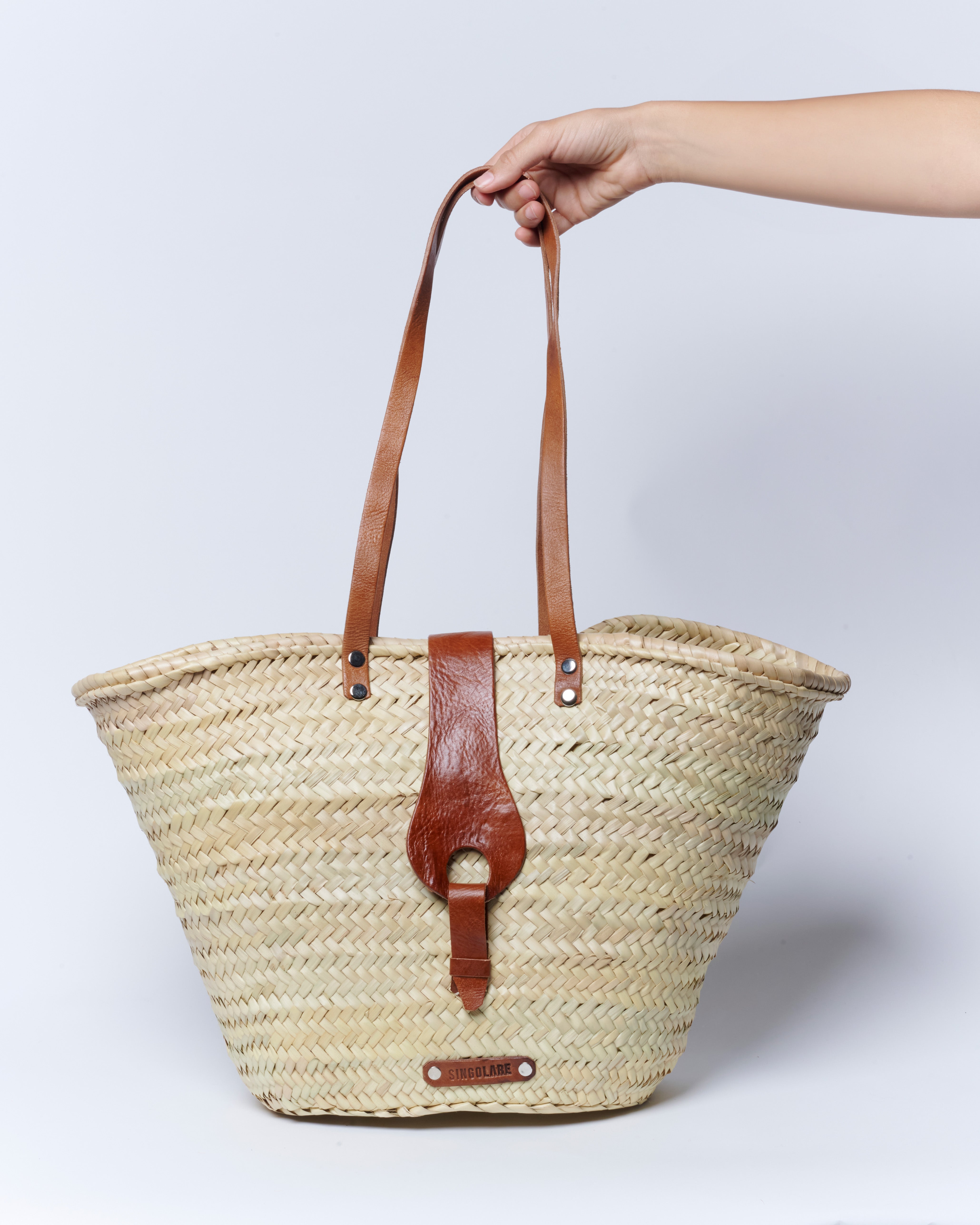Accesorios Shopper Kim Beige de la marca AV-2025-603, bolso de mano en color beige con diseño elegante y práctico.