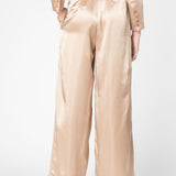 Pantalón Sacier de la marca FV-2025-806, pantalones de tela con diseño ajustado y color neutro, visible en la imagen.