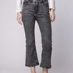 Pantalones jeans crop flare de la marca D-2024-807, con corte ajustado y estilo moderno, en color azul.