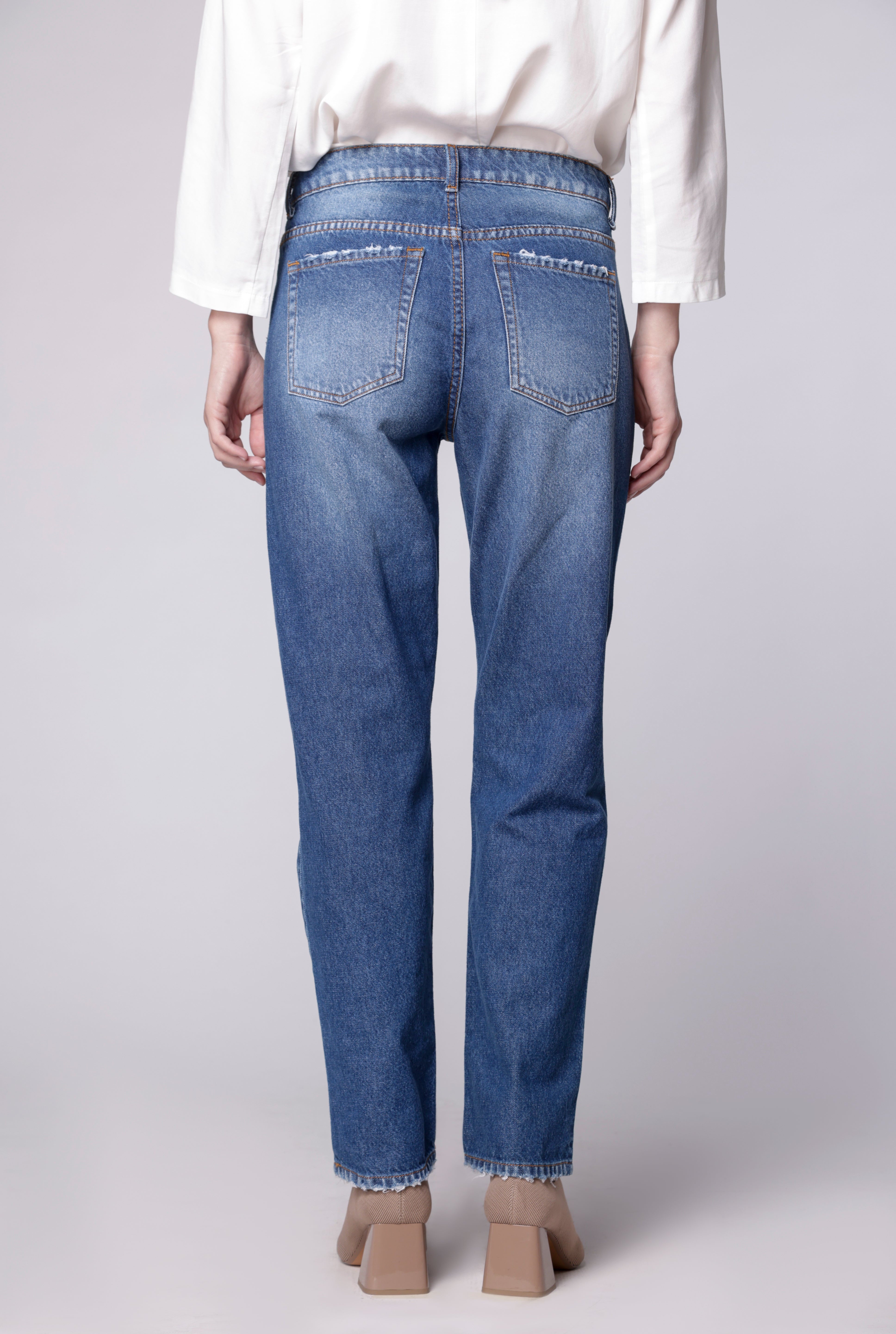 Jeans dad fit de la marca D-2024-800, pantalones vaqueros de corte clásico y estilo casual en color azul.