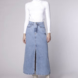 Falda básica de la marca D-2024-400, en color neutro, con diseño sencillo y corte recto, perfecta para looks casuales.