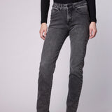 Pantalones jeans slim Julieta de la marca D-2024-805, color azul, con diseño ajustado y bolsillos delanteros y traseros.
