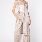 Tapado kimono Aisse de la marca FV-2025-903, en color negro, con diseño elegante y corte suelto, visible en la imagen.