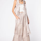 Tapado kimono Aisse de la marca FV-2025-903, con diseño elegante en tela ligera y detalles modernos.