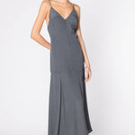 Vestido Berolige de la marca FI-2025-704 en color y diseño elegante, con detalles de tela y estilo moderno.
