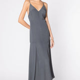 Vestido Berolige de la marca FI-2025-704 en color y diseño elegante, con detalles de tela y estilo moderno.