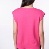 Vestido de tejido Dalia Fucsia de la marca I-2024-01, con detalles elegantes y color vibrante en el diseño.