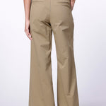 Pantalón Avery de la marca I-2024-833, pantalones casuales en color gris con bolsillos laterales y ajuste cómodo.