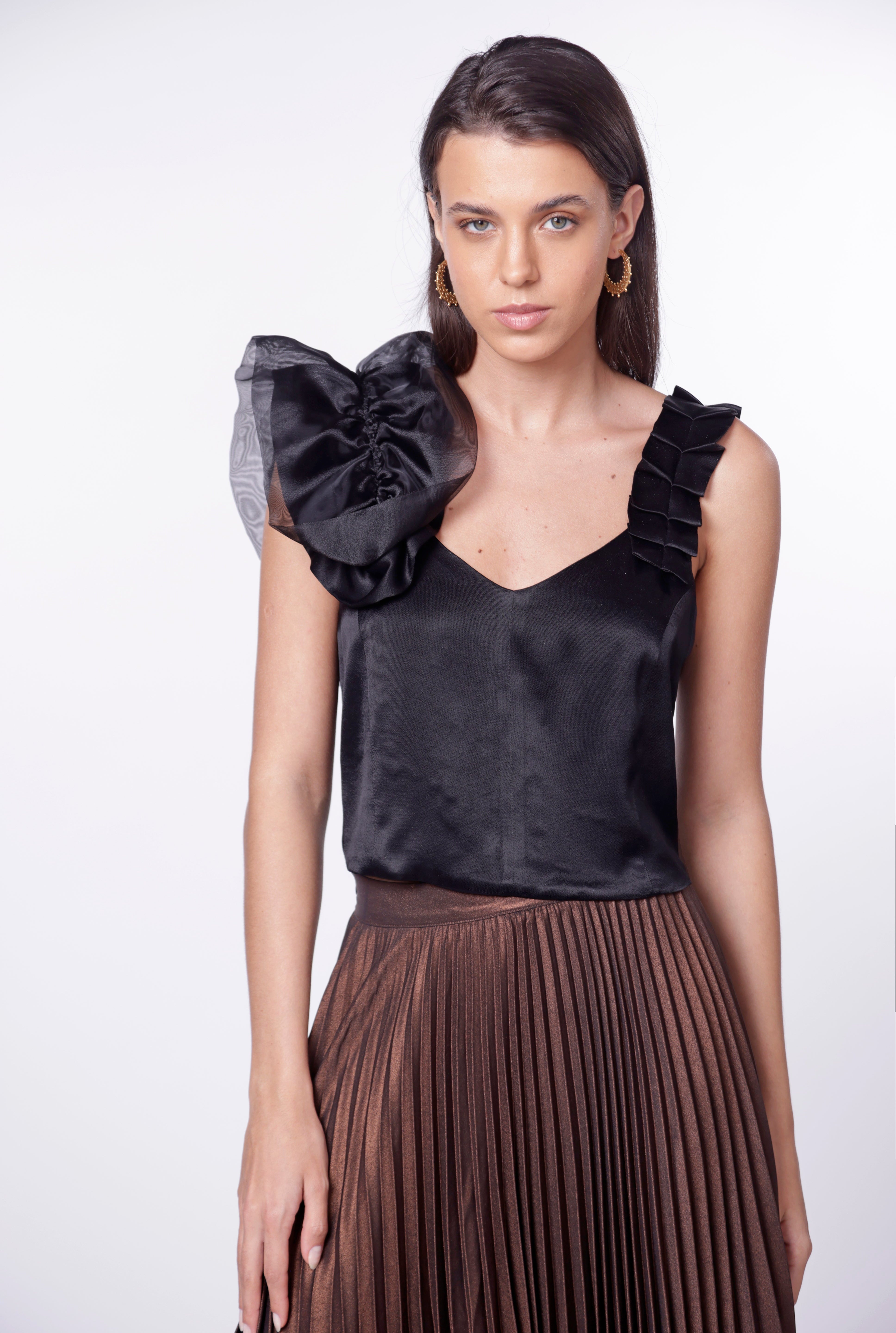 Blusa violeta de la marca FI-2024-605, blusas y poleras, con diseño elegante y tela suave en color violeta.
