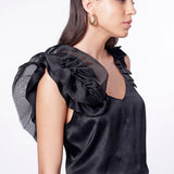 Blusa violeta de la marca FI-2024-605 en tela ligera con mangas largas y cuello redondo, vista frontal.