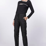 Pantalón Temis de la marca I-2024-834, pantalones largos en color gris con diseño moderno y bolsillos laterales.