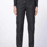 Pantalón Temis de la marca I-2024-834, pantalones de corte recto en color neutro, con detalles de costura visibles.