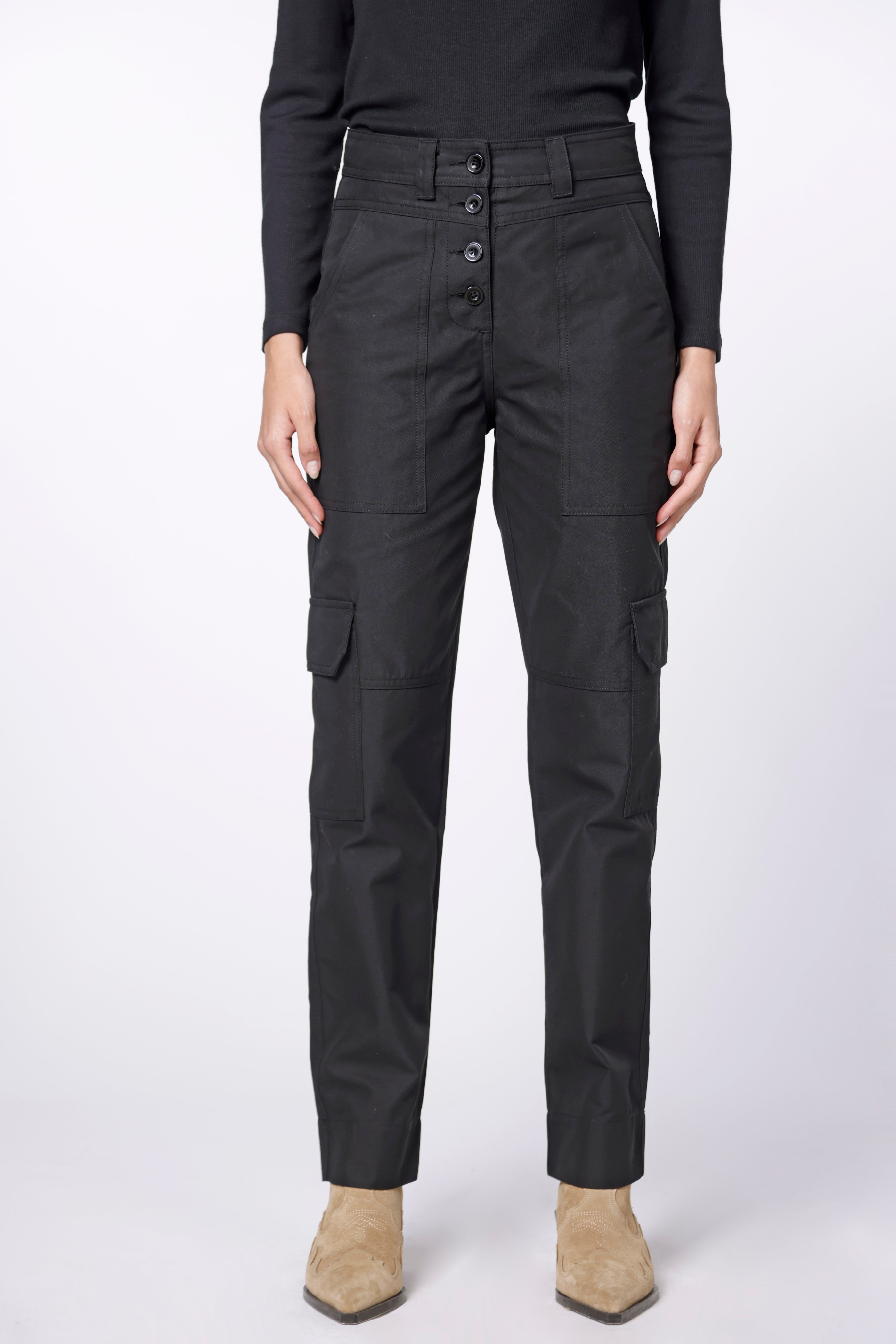 Pantalón Temis de la marca I-2024-834, pantalones de corte recto en color neutro, con detalles de costura visibles.