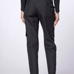 Pantalón Temis de la marca I-2024-834, pantalones de corte recto en color negro, con bolsillos laterales y cintura ajustable