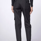 Pantalón Temis de la marca I-2024-834, pantalones de corte recto en color negro, con bolsillos laterales y cintura ajustable