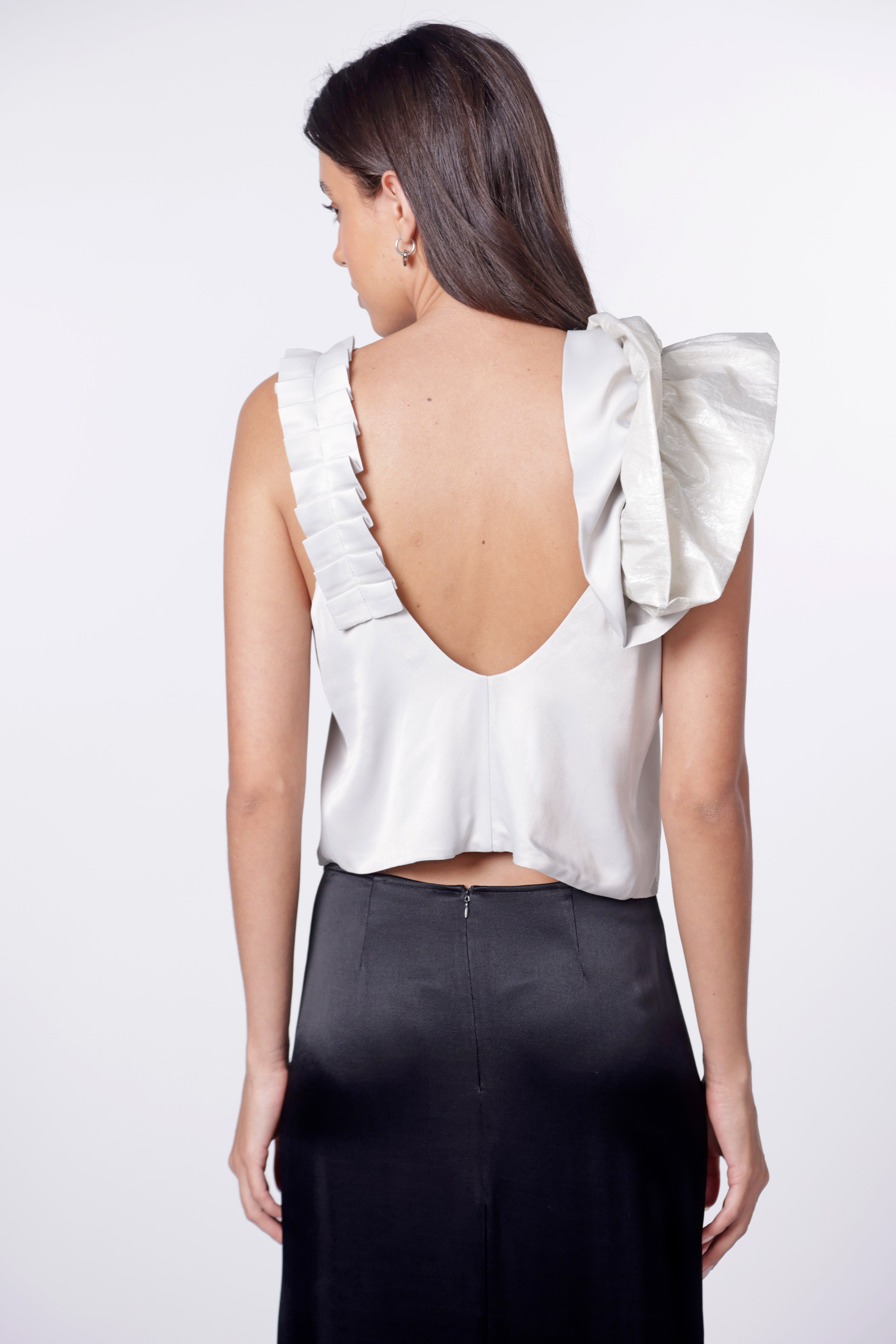Blusa violeta crudo de la marca FI-2024-605, con diseño elegante y tela suave, ideal para ocasiones casuales y formales.