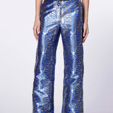 Pantalón Sialia de la marca O-2024-804, pantalones de corte recto en color azul con bolsillos frontales y cinturilla ajustable.