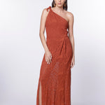 Vestido Passion de la marca O-2024-700, vestido elegante con detalles modernos y corte favorecedor, en la imagen.