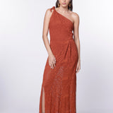Vestido Passion de la marca O-2024-700, vestido elegante con detalles modernos y corte favorecedor, en la imagen.