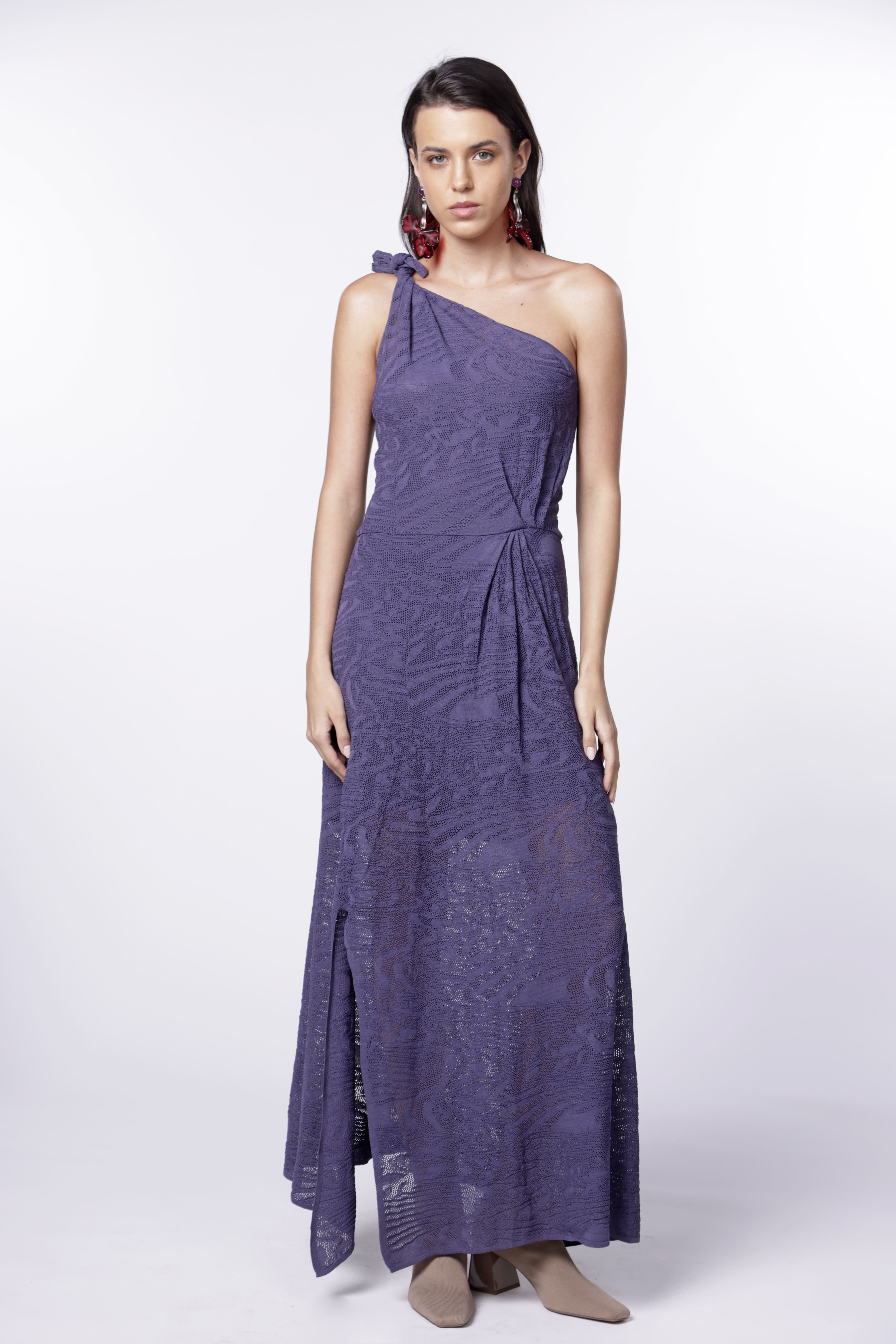Vestido Passion de la marca O-2024-700, vestido elegante con detalles llamativos, diseñado para ocasiones especiales.