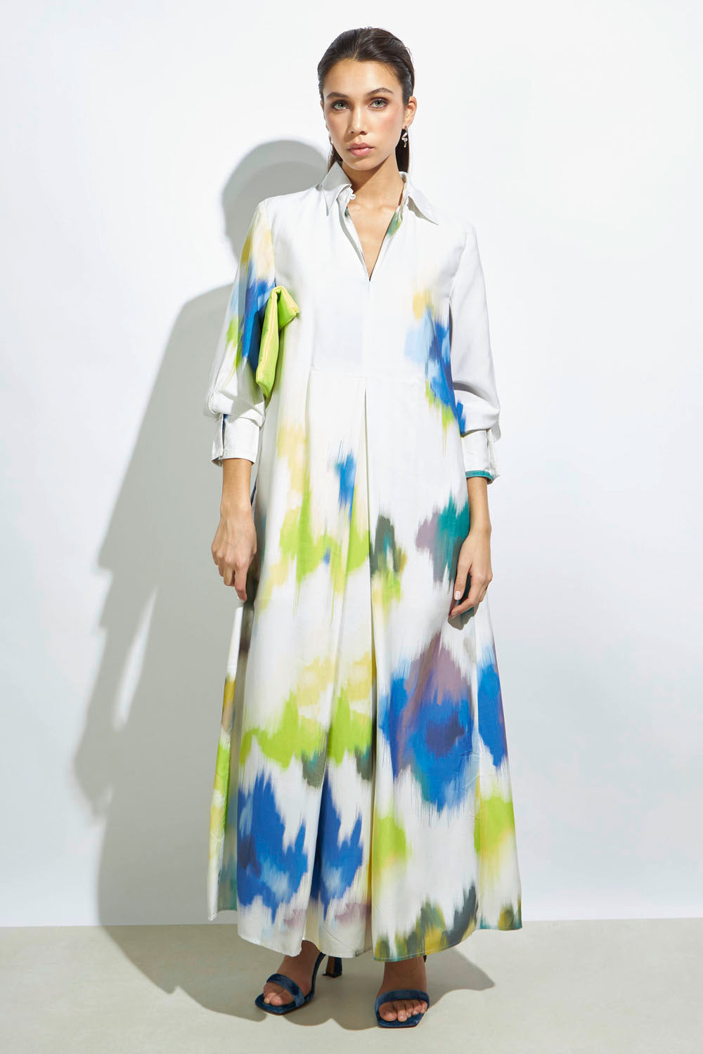Vestido P-2024-707 Energías, vestido elegante con diseño moderno en color vibrante, tejido de calidad y estilo contemporáneo.