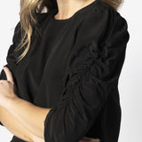 Blusa Mitchel de la marca EV-2026-610, con diseño elegante y detalles en la tela, mostrada en la imagen SINGOLARE4533.jpg.