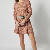 Vestido Namy de la marca P-2026-712 en color y estilo elegante, con detalles de tela y diseño moderno.