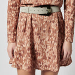 Vestido Namy de la marca P-2026-712, vestido elegante con diseño moderno en tonos neutros.