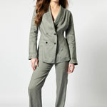 Pantalón Sauco de la marca P-2026-807, pantalones largos en color oscuro, con diseño moderno y ajuste cómodo.
