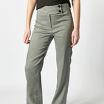 Pantalón Sauco de la marca P-2026-807, pantalones de corte cómodo y estilo casual, en color neutro.