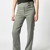 Pantalón Sauco de la marca P-2026-807, pantalones de corte cómodo y estilo casual, en color neutro.