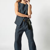 Pantalones Garmi de la marca P-2026-800, pantalones deportivos en color negro con detalles laterales.