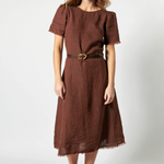 Vestido Merai de la marca P-2026-700, vestido elegante con diseño moderno y detalles en la imagen SINGOLARE4875.webp.