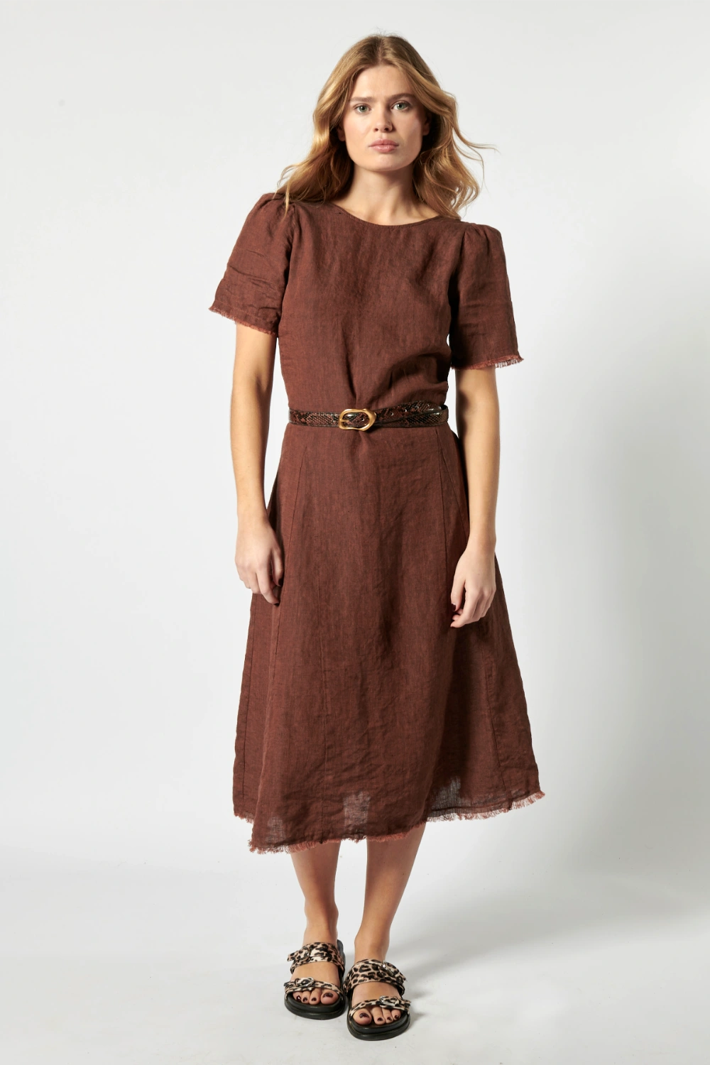 Vestido Merai de la marca P-2026-700, vestido elegante con diseño moderno y detalles en la imagen SINGOLARE4875.webp.