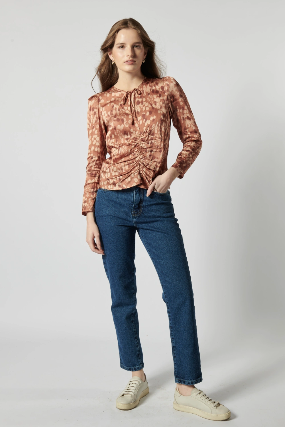 Blusa Munne de la marca P-2026-621 en color suave, con diseño elegante y detalles en tela ligera.